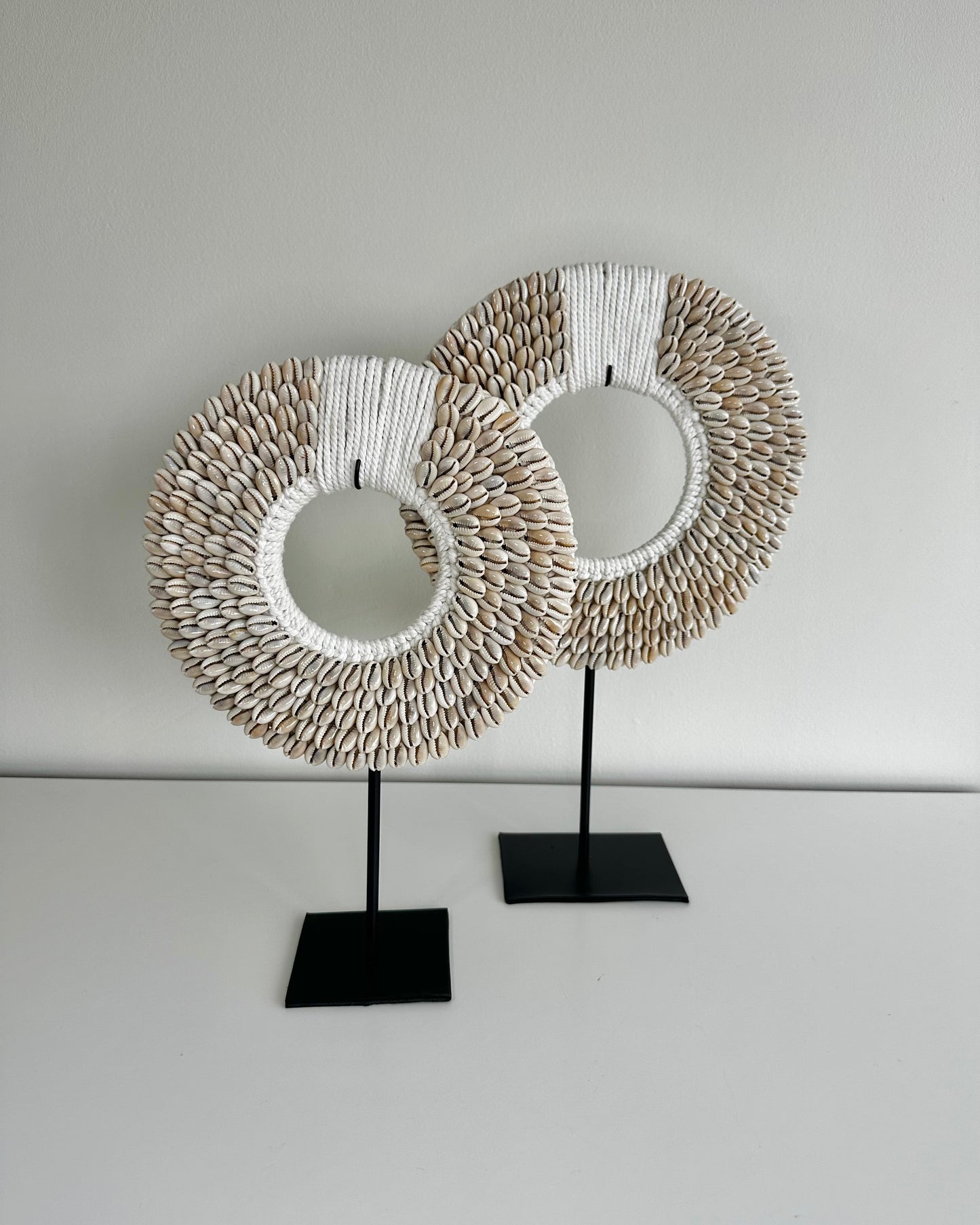 Schelpen ornament op standaard Kauri